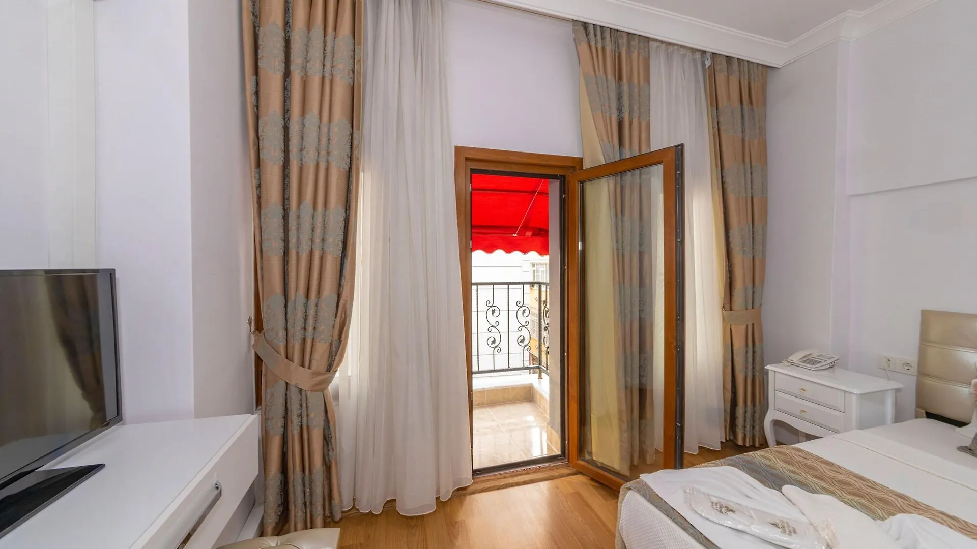 Rosalie Palace Istanbul 2*,
